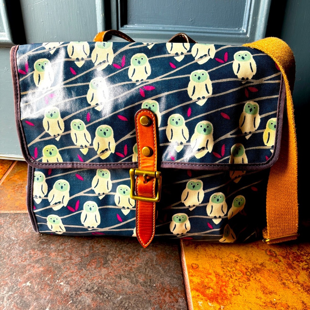 Mint condition Fossil Owl crossbody bag